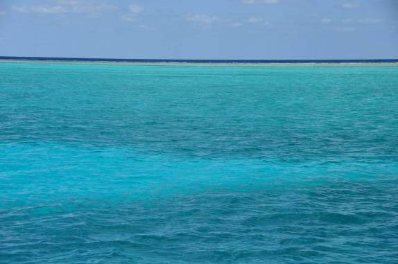O belíssimo mar na grande barreira de corais, em Belize